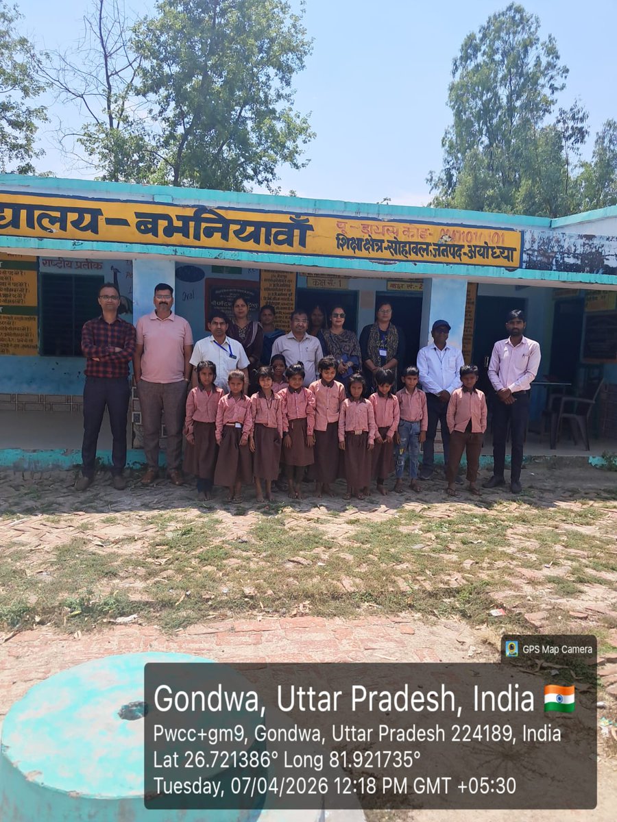 UniversalMEP's tweet photo. दिनांक 07.04.2026 को जनपद अयोध्या में जल जीवन मिशन के अंतर्गत संचालित योजनाओं का Impact Assessment King George's Medical University (KGMU), लखनऊ की टीम द्वारा निरंतर जारी रहा।
आज KGMU की टीम के साथ DPMU (जिला परियोजना प्रबंधन इकाई) की टीम ने संयुक्त रूप से ब्लॉक सोहावल के अंतर्गत ग्राम पंचायत बभनियावॉं की पेयजल योजना का स्थलीय निरीक्षण किया।
टीम ने प्राथमिक विद्यालय के बच्चों और शिक्षकों से मुलाकात कर जल की स्वच्छता और उससे होने वाले स्वास्थ्य लाभों पर चर्चा की।
पेयजल योजना के तहत नलकूप, पंप हाउस और वितरण पाइपलाइन की कार्यक्षमता को बारीकी से परखा गया।
ग्रामीणों से घर-घर जाकर बात की गई और पानी की शुद्धता (Chlorination) व समय पर आपूर्ति को लेकर उनका फीडबैक लिया गया।

इस असेसमेंट का लक्ष्य यह सुनिश्चित करना है कि जल जीवन मिशन न केवल पानी पहुँचा रहा है, बल्कि ग्रामीणों के स्वास्थ्य और जीवन स्तर में भी बड़ा सुधार ला रहा है। टीम ने बभनियावॉं में योजना के क्रियान्वयन पर संतोष व्यक्त किया।
#JalJeevanMission #HarGharJal #Ayodhya #SWSM #RuralDevelopment @upjnrayodhya @jaljeevan_ @upswsm