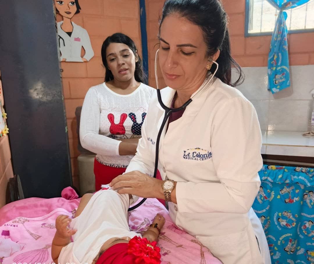 cubacooperaven's tweet photo. ¡Monagas celebra con salud y compromiso el 23 aniversario de #BarrioAdentro! 🇨🇺🇻🇪

Desde el CDI Juana Ramírez hasta el Centro de Alta Tecnología "Che Guevara", nuestros especialistas brindan atención integral, radiología, óptica y rehabilitación. 

#CubaVencerá #CubaPorLaVida https://t.co/7JPgDeNvF2