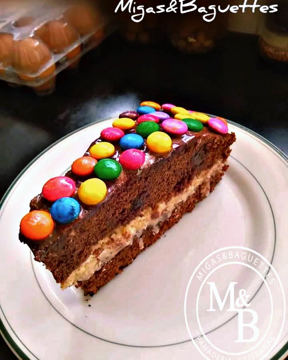 migasybaguettes's tweet photo. Pastel de chocolate, con crema de Coco y coronado con M&M😋
¡Así me sale!🔥
#pasteldechocolate
#migasybaguettes https://t.co/7dOTZAER6d