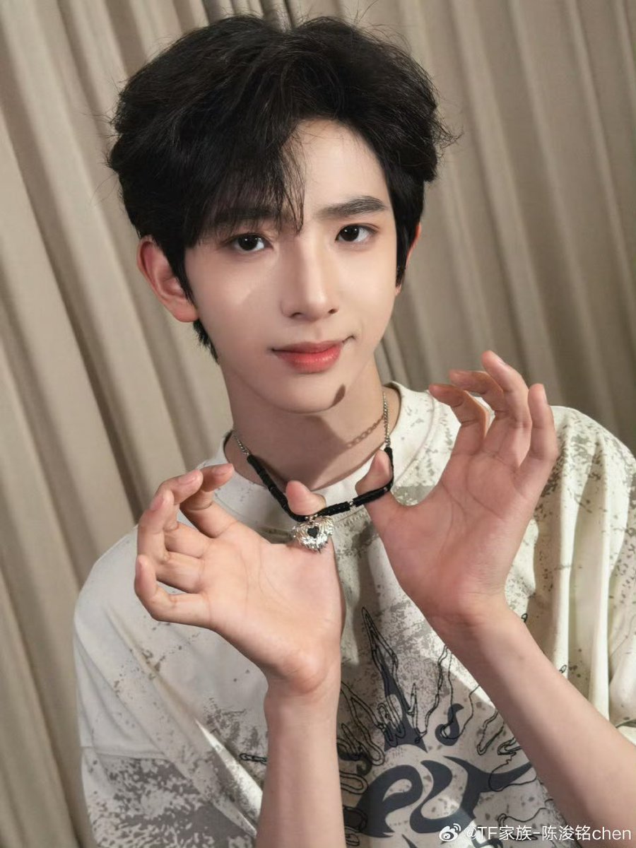 a719lamar's tweet photo. 这男的这幅做派谁教他的？？？？陈思罕继续调教吧陈浚铭就差把我是陈思罕的狗写在脑门上了😂😂 https://t.co/o8Cq8LJp1F