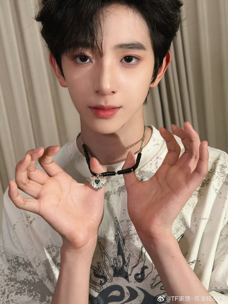 a719lamar's tweet photo. 这男的这幅做派谁教他的？？？？陈思罕继续调教吧陈浚铭就差把我是陈思罕的狗写在脑门上了😂😂 https://t.co/o8Cq8LJp1F