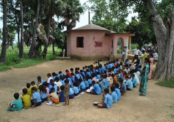 Schandillia's tweet photo. India: 4th largest economy
Rwanda: 104th largest economy

India: $4.5T GDP
Rwanda: $15.4B GDP

India: $3k GDP/capita
Rwanda: $1k GDP/capita

India: $2,900 PCI
Rwanda: $1,000 PCI

Government schools in India: https://t.co/kQkxYV5lw2
