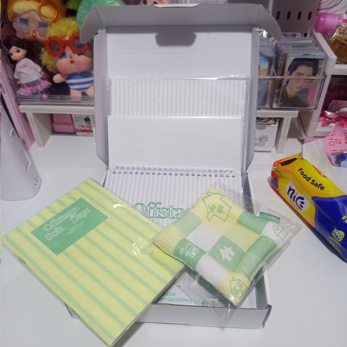 aaleashachico's tweet photo. Aku ada ini juga, offer aja ada semua perintilan sg 26 treasure offstage soft days wts, bingung mau di jual berapa https://t.co/iE3d2uDA71