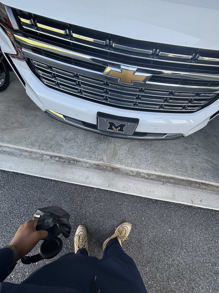 Vada Fly tweet media