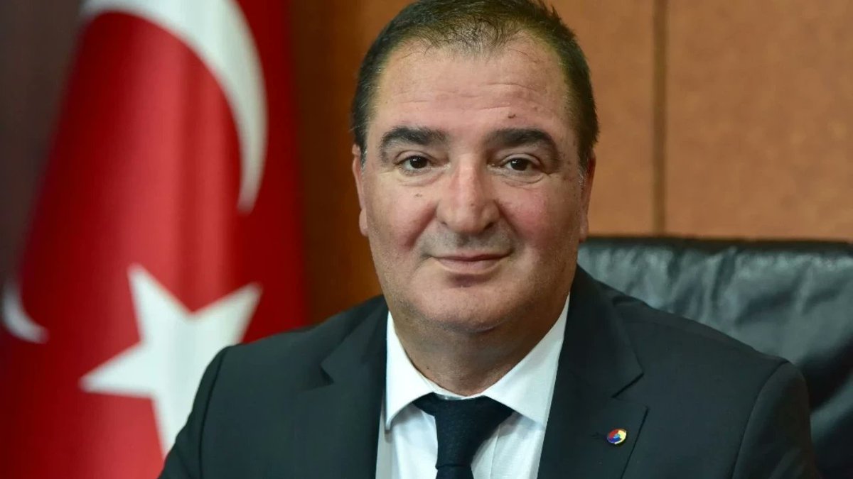 #Trabzon’un ve fındık iş dünyasının değerli isimlerinden Sebahattin Arslantürk beyefendinin vefatını derin bir üzüntüyle öğrenmiş bulunuyorum.
Kendisine Allah’tan rahmet, #Arslantürk ailesine ve yakınlarına sabır ve başsağlığı diliyorum.
Mekânı cennet olsun.