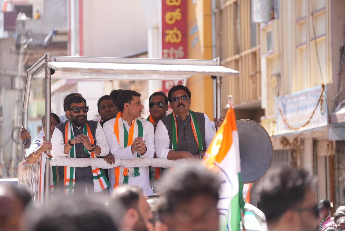 NasirHussainINC's tweet image. 07 April 2026 | 📍Davangere, Karnataka | By-Election Campaign | Roadshow 

#Davangere #Karnataka #Congress #PublicEngagement #Rally