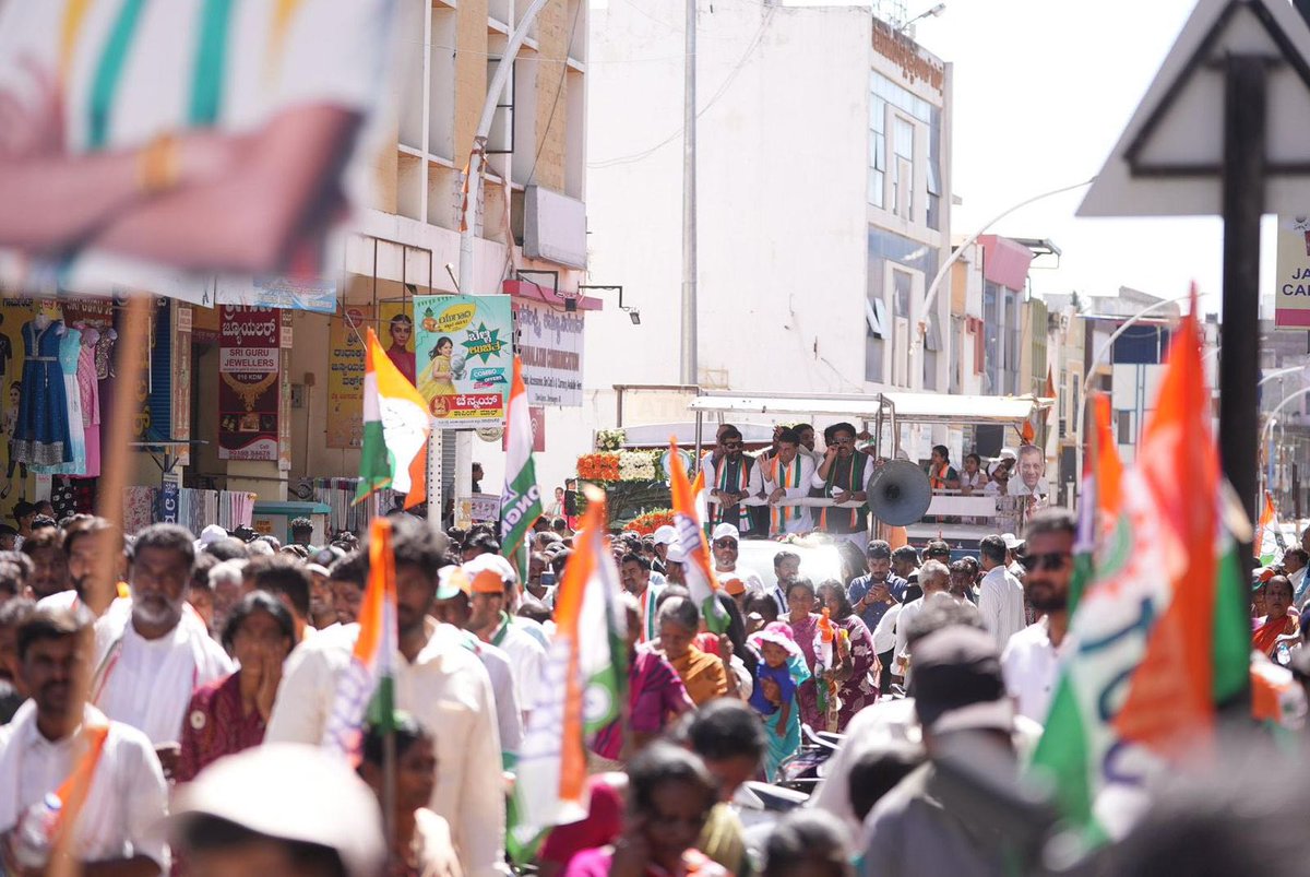 NasirHussainINC's tweet image. 07 April 2026 | 📍Davangere, Karnataka | By-Election Campaign | Roadshow 

#Davangere #Karnataka #Congress #PublicEngagement #Rally