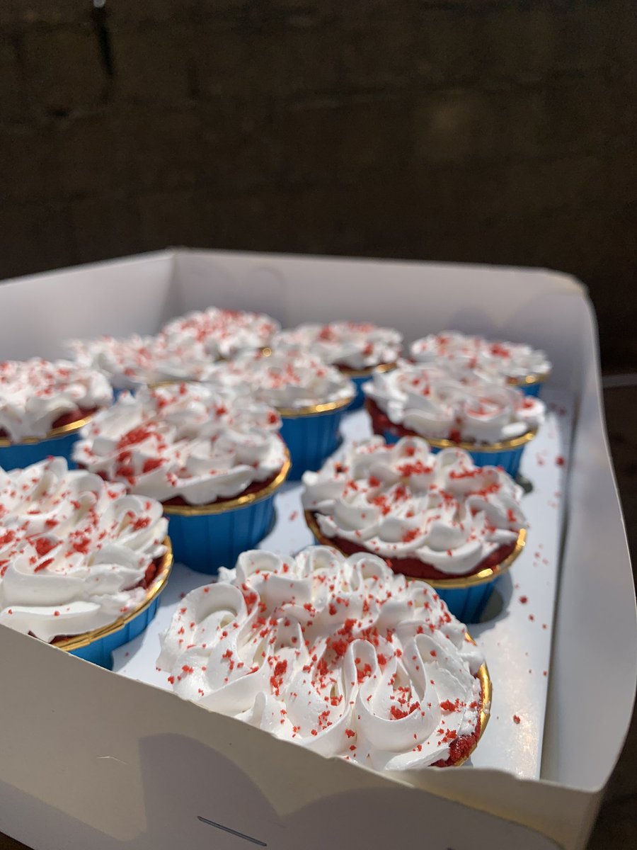She_Is_Khosi's tweet image. Longtime no cupcakes🥹💙

We’re taking orders my helpers☺️🫴🏽

Price~18k for Redvelvet 
16k for vanilla 
Box of~12
Frosting~whipped cream 

Location~Jos,State low cost 

#Sweet_escape_with_khosi #cupcakes #cakesinjos
