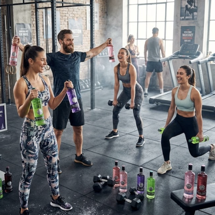 ConfisurCash's tweet photo. Si en el GIN os ven levantando pesas con estas botellas... ¡Es que estáis entrenando para la próxima copa! 😉 @GinPuertoIndias https://t.co/9xnTAszYbG