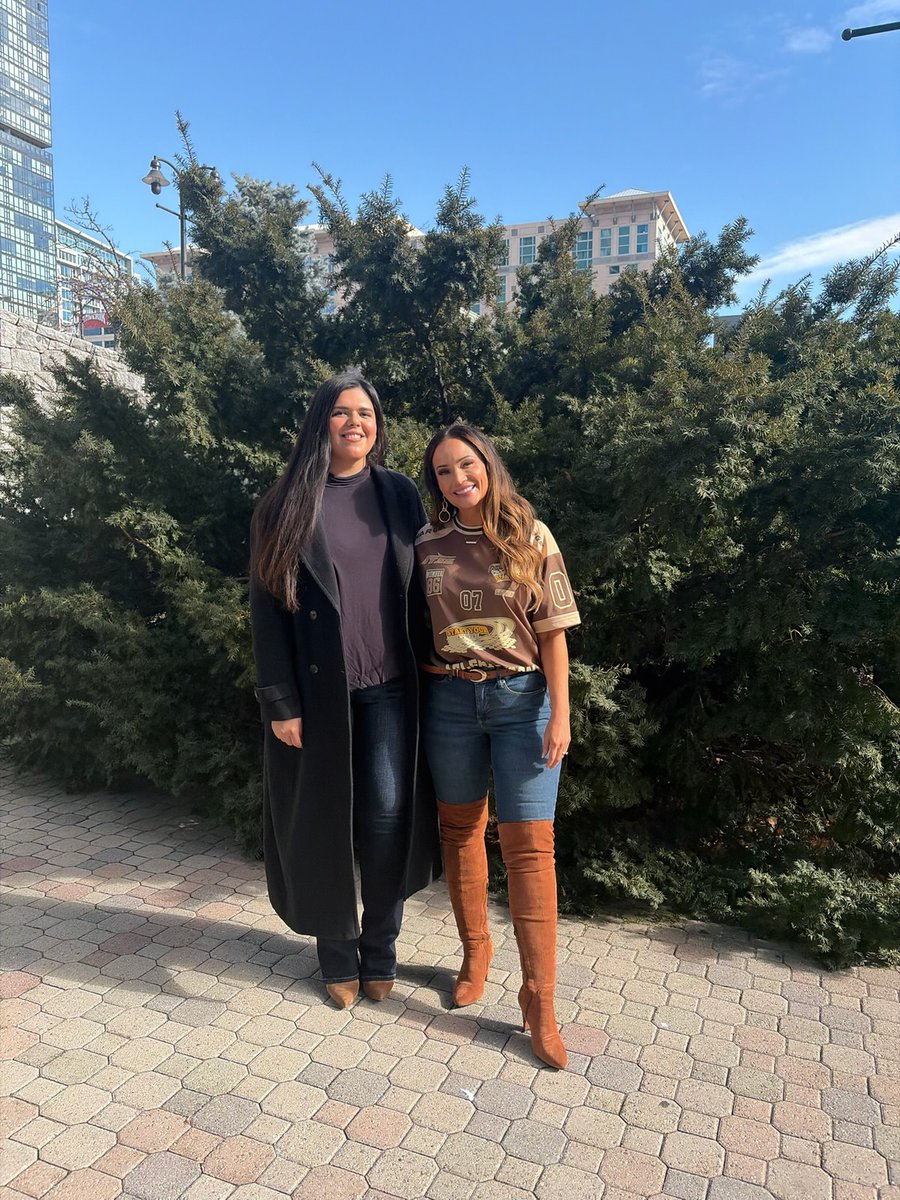 KUTVFreshLiving's tweet image. o one in our community should go hungry.  

Jeanette Padilla Vega, founder of the Utah Food Justice Coalition, sits down with Kari Hawker Diaz to talk about the growing need in Utah—and the powerful ways we can all step up and help.  

art19.com/shows/fresh-of… 

#GetInvolved