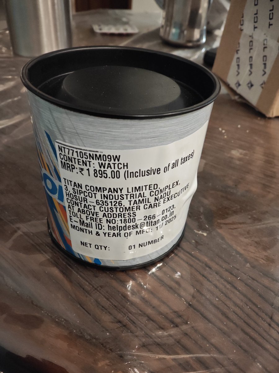 DipakKumarx21's tweet image. I purchased a Titan “His &amp;amp; Her” couple watch set worth ₹9,145 from AJIO for a time-sensitive occasion. Instead, I received a basic Sonata watch worth around ₹1,800. This is not a minor error-it reflects a serious lapse in service and trust.
@AJIOLife @titanwatches #harassment
