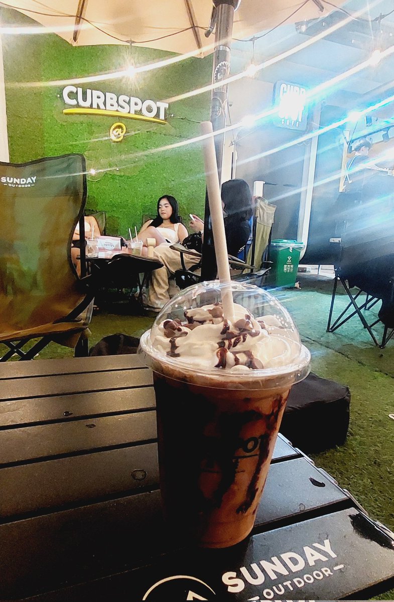 imdada13's tweet photo. Infairness  masarap din ang triple chocolate frappe  nila. #curbspot https://t.co/toRrIVosw6