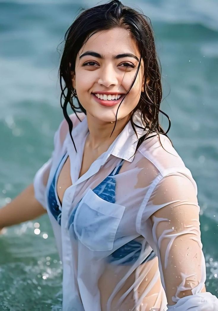 RashmikaHQ's tweet photo. This smile just healed my entire week 💛
Who else can't stop smiling when they see Queen Rashmika? 😍
Tag a friend who needs this serotonin boost right now! 👇
#RashmikaMandanna #NationalCrush #SmileQueen https://t.co/3AhtY0uFGh