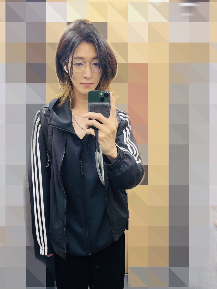 モナキ tweet media