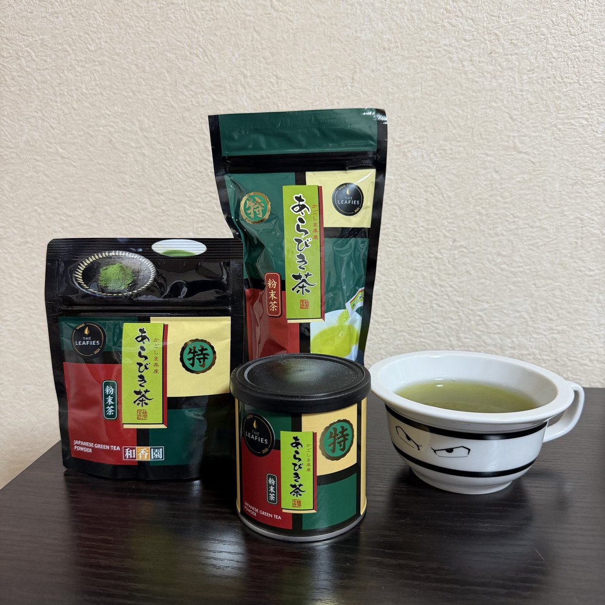 real_minowaman's tweet image. あらびき茶　袋、カン、持ち運びに便利なステックお湯、水に混ぜるだけ。

美味いよ！

🏆 THE LEAFIES 2025（英国）金賞受賞
鹿児島県産の茶葉を丸ごと粉砕した粉末緑茶。
振るだけで飲める"ネクスト抹茶"
最新情報をチェック
→（@arabikicha）
#matcha #抹茶 #greentea #あらびき茶 #粉末茶