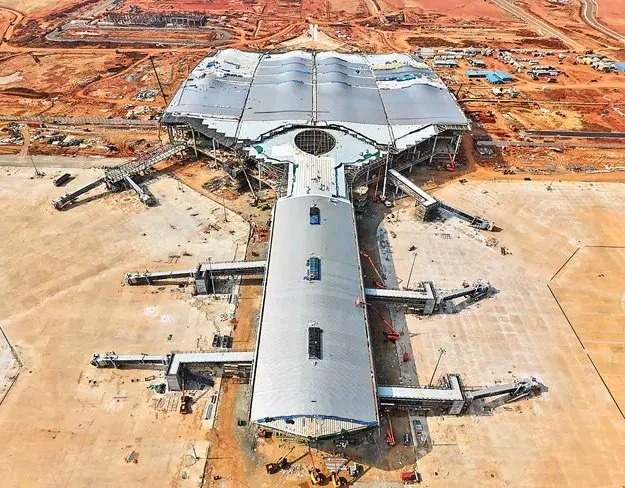 Due to poor connecting roads and infrastructure New Intl airport will delay its operations. Well-done Taatha <a href="/ncbn/">N Chandrababu Naidu</a> . #vizag is done and dusted