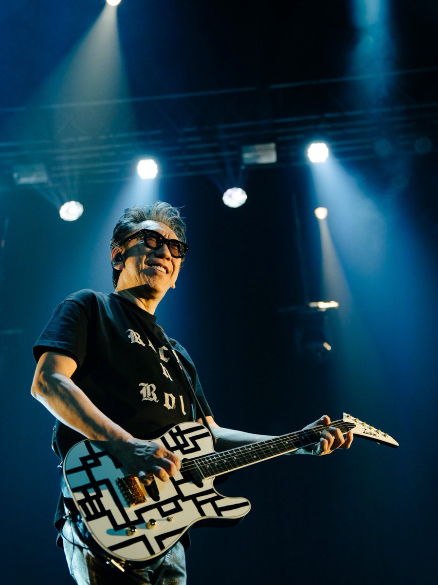Official_Hotei's tweet photo. BC Only@Zepp羽田終了。全てがスペシャルな夜だったね。ありがとう。さて、リクエストオンリーliveもいよいよ明日最終日。楽しもう！

#布袋寅泰　#bconly #zepphaneda 

写真 山本倫子 https://t.co/cQjHmHVuH9