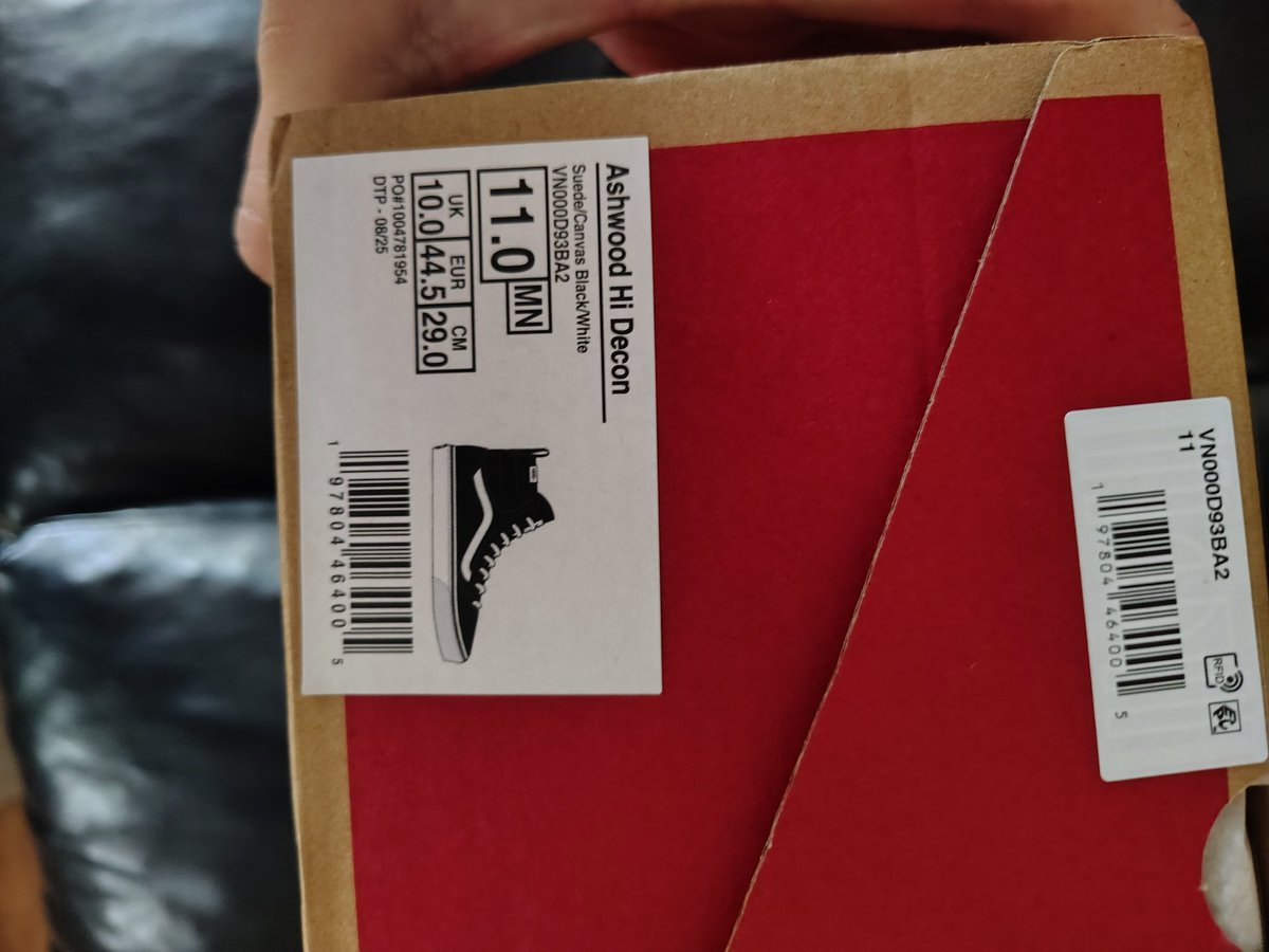 Listentosick's tweet photo. No compren la @Vans Ashwood Hi Decon que está en @Mercadolibre publicidad engañosa, ofrecen un modelo y envían otro, @vans no se hace responsable y uno debe hacerse cargo de la devolución.
Pregunté por el modelo antes de comprarla y me dijeron que si. inhabilitaron las preguntas. https://t.co/7KODeEweca