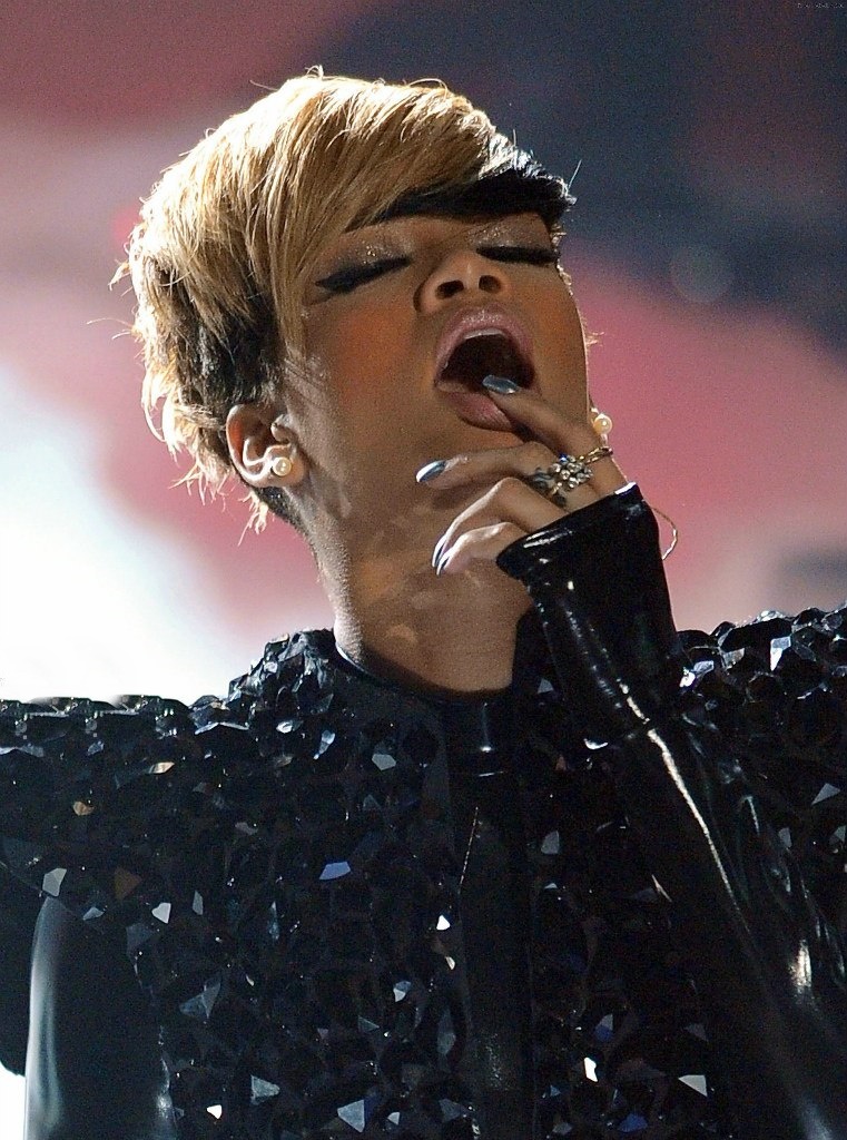 Rihanna Gallery tweet media