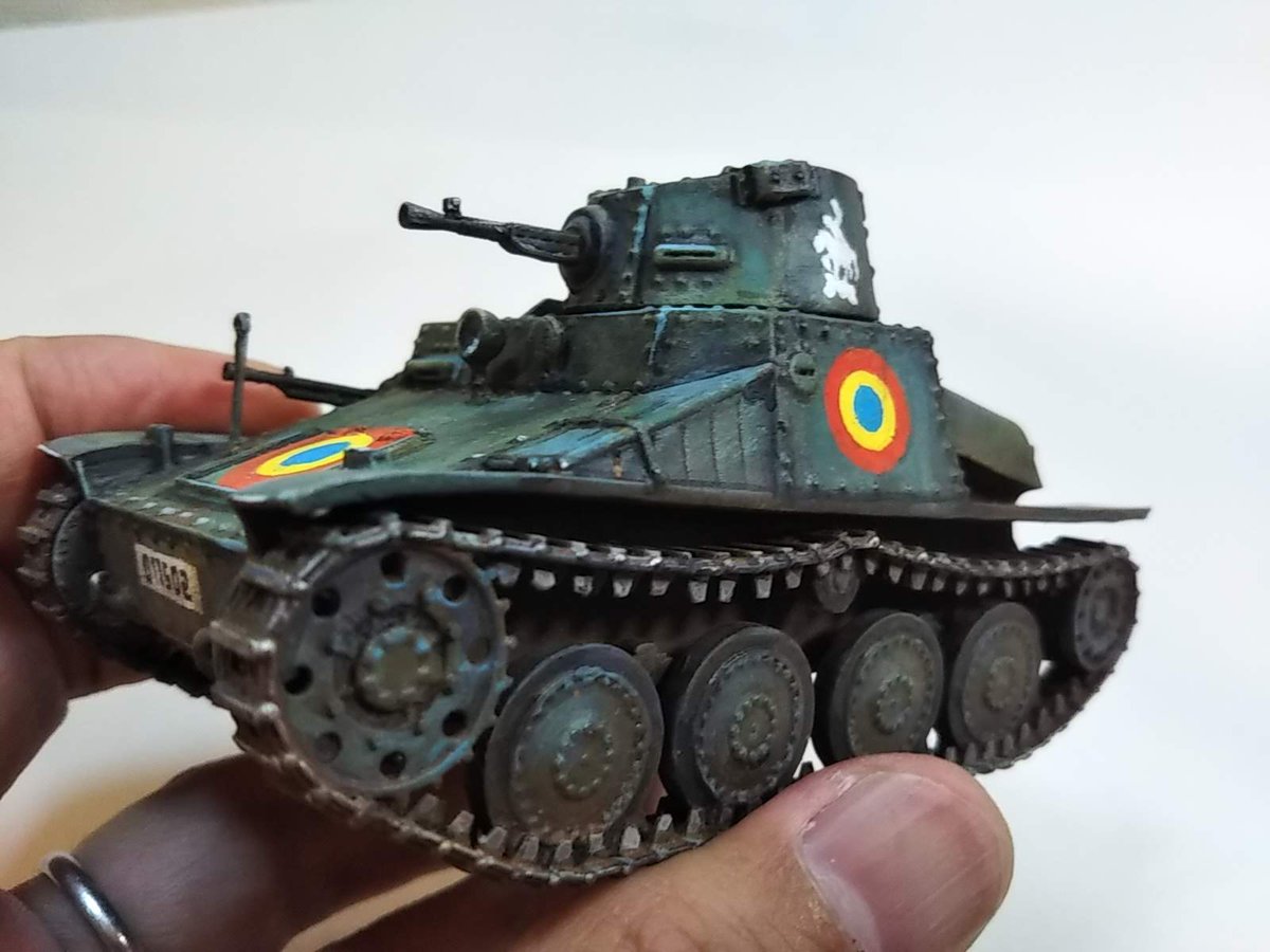 oh850jp's tweet photo. AH-IV/R-1 Tankette 3D出力。
#手が写ってる模型を載せよう https://t.co/QSJoLuoBf7