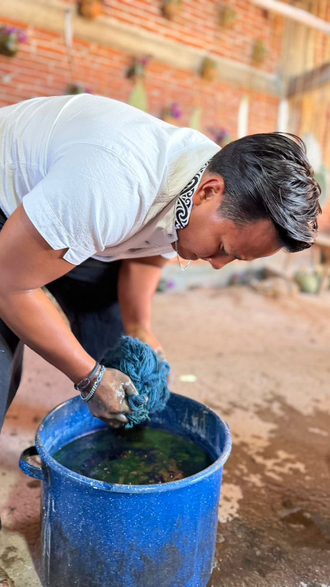 EmbaMexEgipto's tweet photo. En Oaxaca, el color, la materia y las manos cuentan historias… 🧵
De los tintes al telar, cada hilo es memoria viva.
Muy pronto, esta tradición llegará a Egipto con la exhibición de Eternal Threads.
#EternalThreads #MéxicoEnEgipto #DiplomaciaCulturalMX @SRE_mx https://t.co/I3OotpKxGC