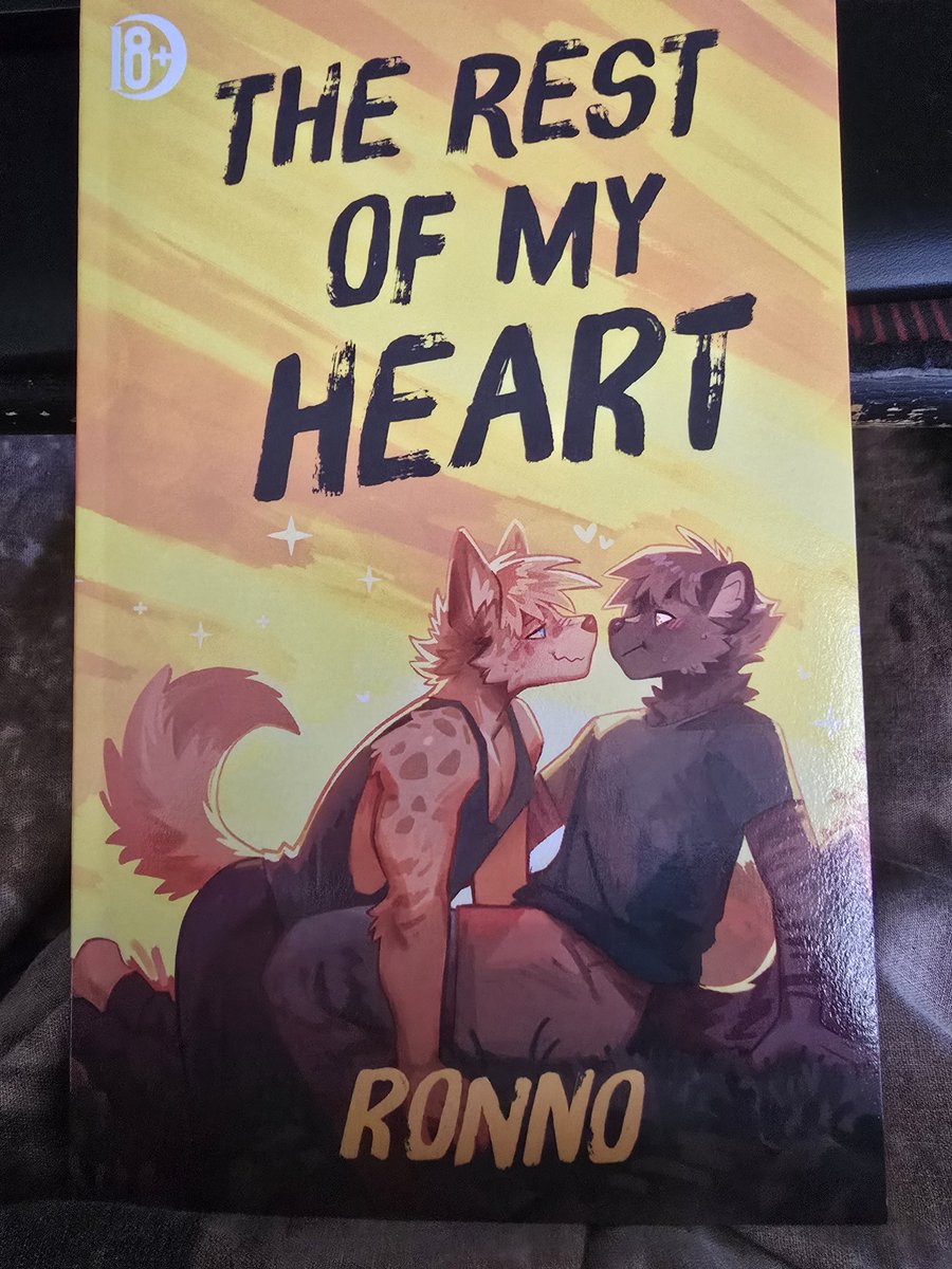 Finally got my copy of <a href="/himbohyena/">himbohyena🔜TFF</a>'s book, can't wait to read it ^^