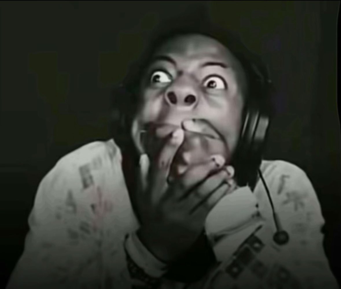 rajawtheflatass's tweet image. espeon outing glaceon for being stinky n also exposing sylveon for giving birth when it was supposed to stay a secret cuz celebrity children always get weird hate trains just to promote her ugly ass christmas dress……this eeveelution beef is insane