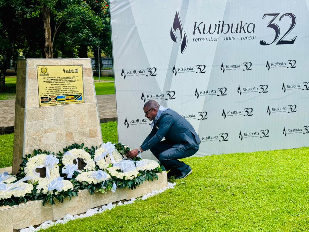 EABCjumuiya's tweet photo. #EABC Pays Tribute to Rwanda on the 32nd Commemoration of the 1994 Genocide Against the Tutsi.
#Kwibuka32 🕊️  Read More🔗 https://t.co/WLizeOUSun

@AhmedFarah__ @PaulKagame @FlyRwandAir @RwandaTV @UrugwiroVillage @RwandaMFA https://t.co/06SIBRf6Rv