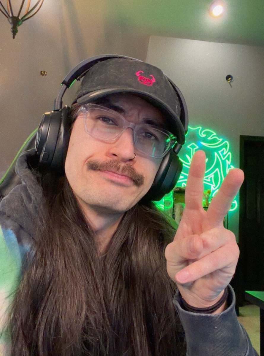Morning coffee and OVERWATCH. Yea we’re sort of back on dis LOL

twitch.tv/sledge315