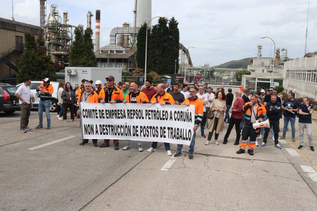 galizaCIG's tweet image. 📢Persoal de #Repsol mobilízase contra a destrución de postos de traballo na refinería da Coruña
🔴Advirten que esta decisión supón un risco directo para as persoas e as instalacións
ℹ️ cig.gal/nova/persoal-r…