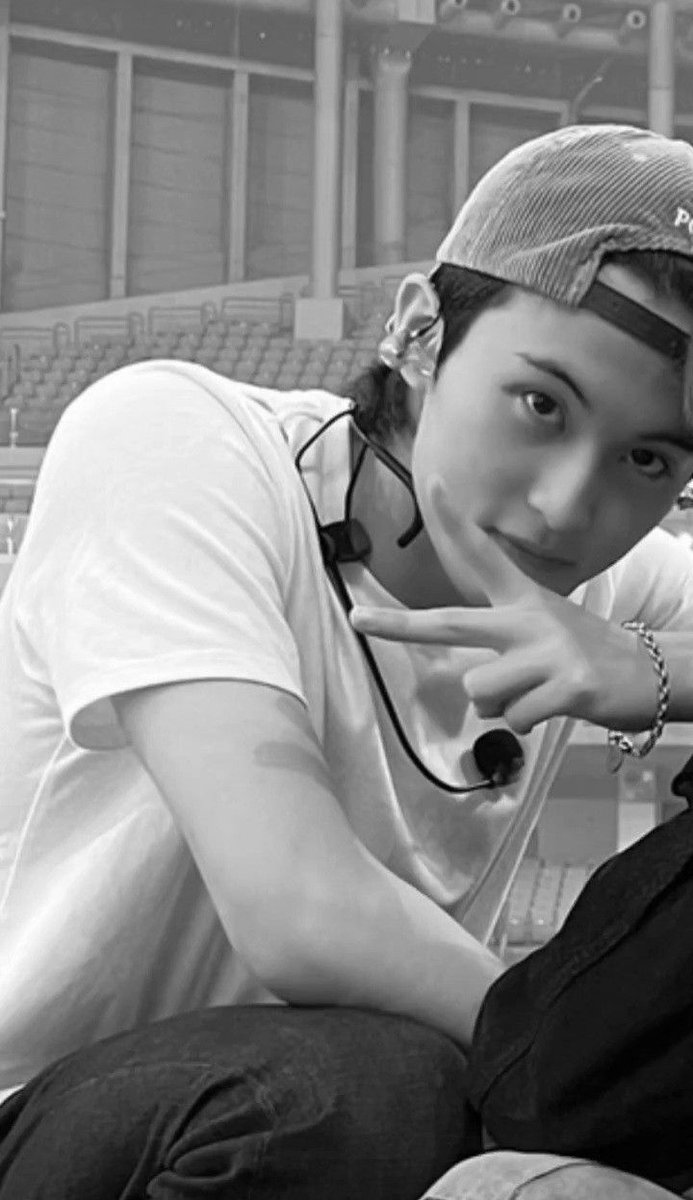 thank you for giving us the best memories with you as nct. i hope you are always healthy, live a much better life, and live the dreams you have always dreamed of. i will always support and wait for you. 🤍

#ThankYouNCTMARK