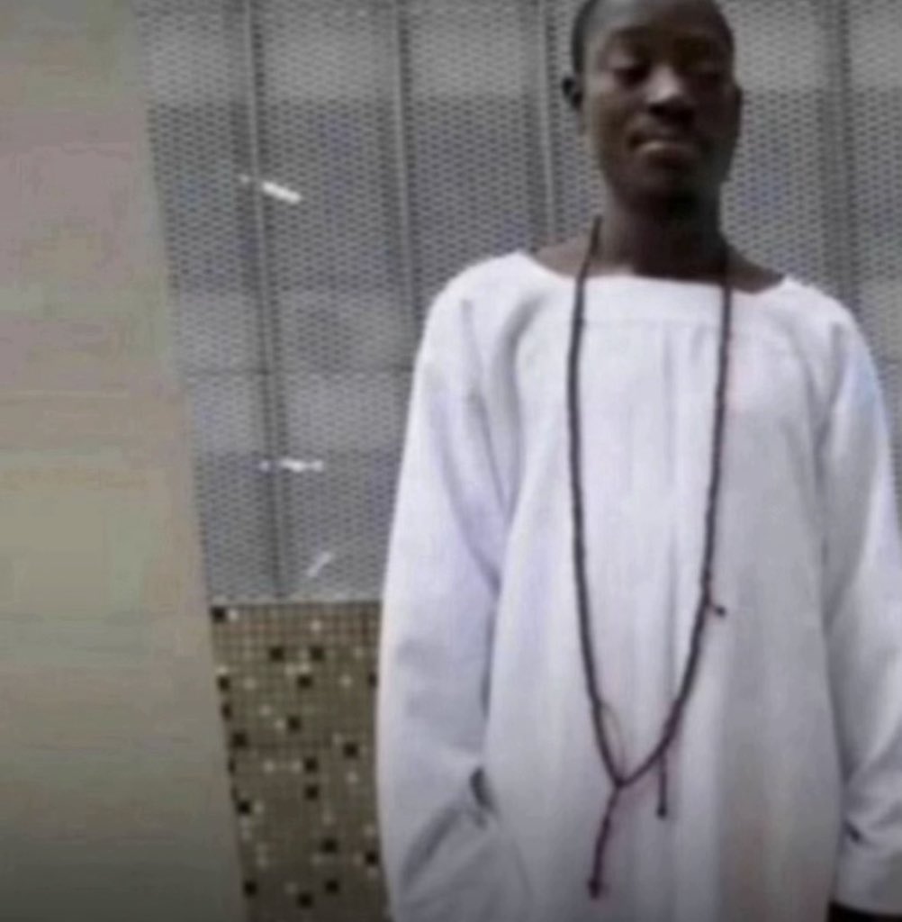 Akande🤖 tweet media