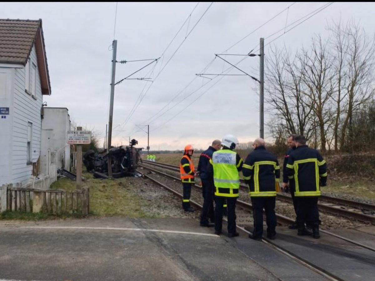 pascalbtr's tweet photo. @FolieIr Non, un véhicule léger de #VIGIPIRATE il y a un an près d'Arras. https://t.co/8xoddVrCOT