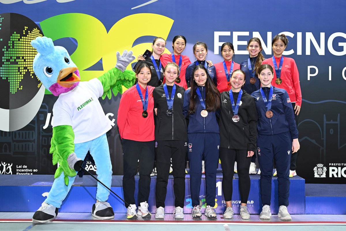 FIE_fencing's tweet image. Team China 🇨🇳 makes history in Junior Women’s Team Foil 🥇

With victories over Team USA and a strong final performance against Team Moldova, the Chinese team captured their first world title in Rio.

🔗 Read the full story: fie.org/articles/1604

#fencing #escrime #esgrima