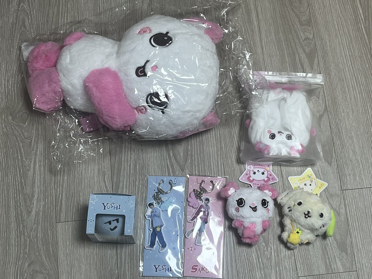 Tdtv6U's tweet photo. NCT WISH 엔시티 위시 양도

-팡이 가방
-팡이 케이프 (1회 외출, 하자X, 예민하면 구매X)
-기분이 나쁜놈 (미개봉)
-날개키링 사쿠야/유우시
-초판 팡이 (단순개봉, 택O, 봉투X)
-초판 룐룐 (단순개봉, 택O, 봉투X)

가격 제시 https://t.co/bBsk6LHxgg