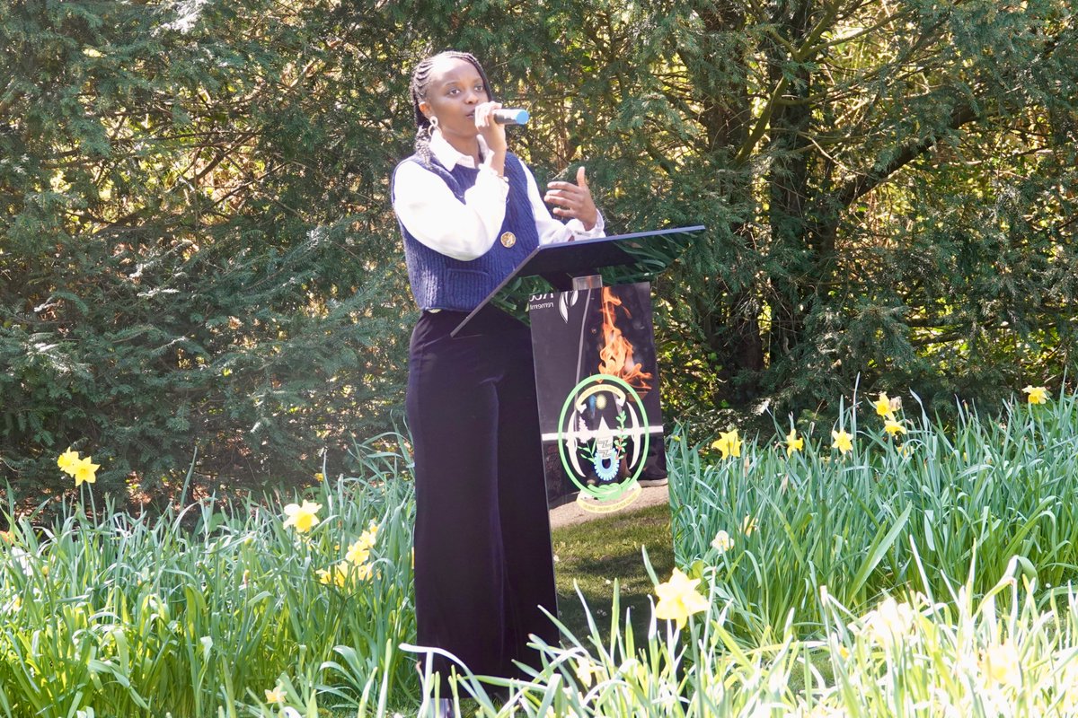 Rwanda_TheHague's tweet image. Today’s #Kwibuka32 commemoration at the Kwibuka Memorial in Beatrixpark, #Amsterdam, #Netherlands, featured an impressive spoken word performance by Lisette Ntakabumwe in English, Dutch and Kinyarwanda.