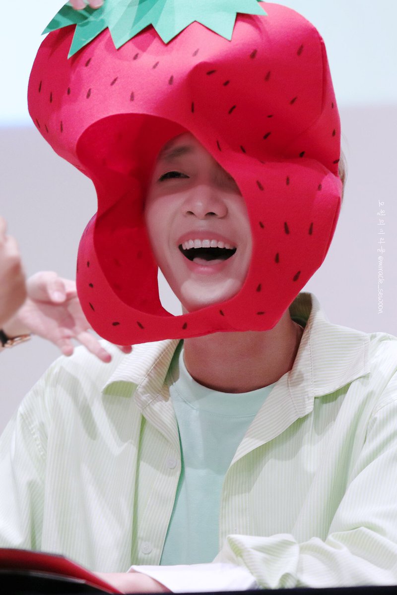 딸기 세우니… 정말로 기엽단말이야 🍓