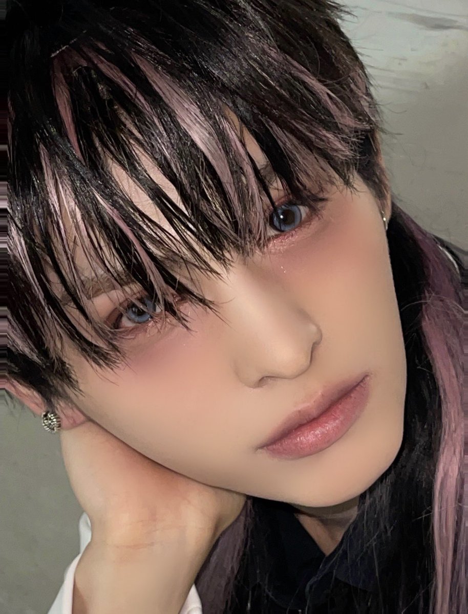 ALL(H)OURS tweet media