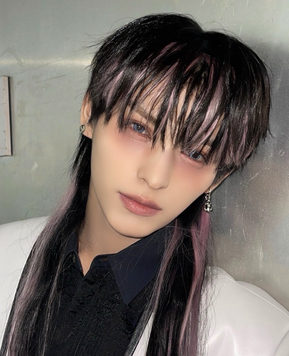 ALL(H)OURS tweet media