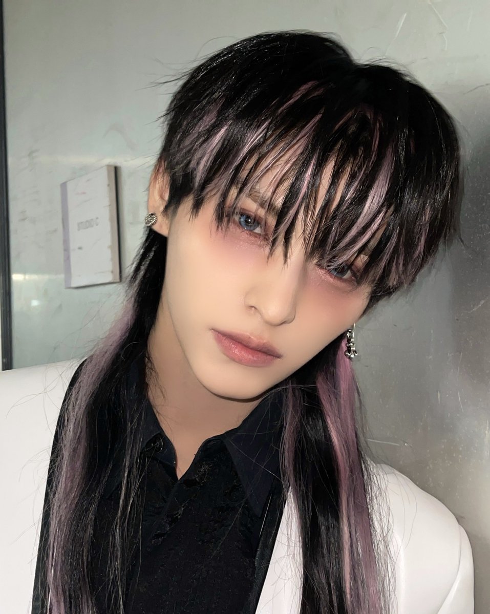 ALL(H)OURS tweet media