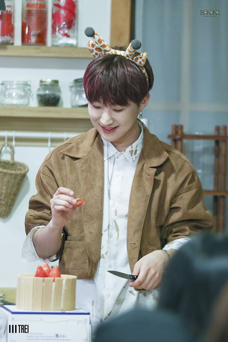 SOY296's tweet photo. 190406 TREI_official
[#TREI] 삼삼데이의 트레이III🎁

[#TREI] 3.3day’s TREI III🎁

[#TREI] 3.3dayのTREI III🎁 

#트레이 #TREI #이재준 #김준태 #채창현 #멀어져 #Gravity #바나나컬쳐 #n일전의_트레이 https://t.co/MnxyZyVijn