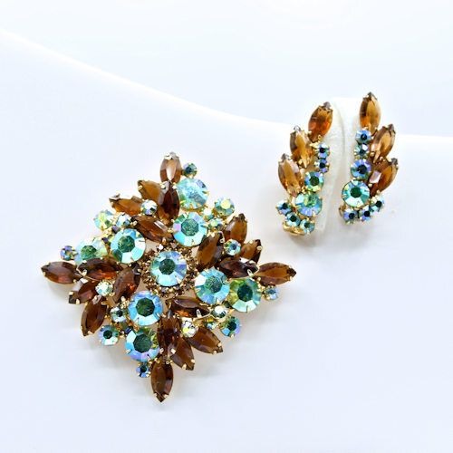 FlotsamMich's tweet image. Juliana Brown &amp;amp; AB Rhinestone Layered Brooch &amp;amp; Earrings Set
buff.ly/nMwNKyQ
#vintage #jewelry #set #brooch #earrings #Juliana #DeLizzaElster #collectible #statement #rhinestones #fall #giftforher #etsyvintage buff.ly/VwxD1pQ