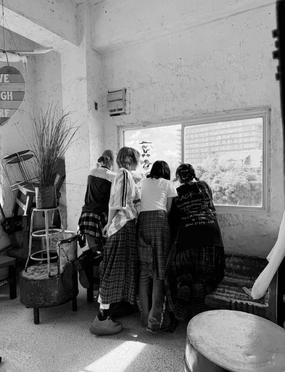 2026年4月8日

Faulieu.(フォリュー)始動から丸3年。
たくさんのあなたと出逢えたから
いまもここに居られます。

願いを込めて名付けたバンド名は
そこそこ難しくなりましたが
読める人をまた一層増やす1年にしたいです。

メジャーデビュー、
変わらない愛を抱きしめて。

これからもよろしく🫶🏻