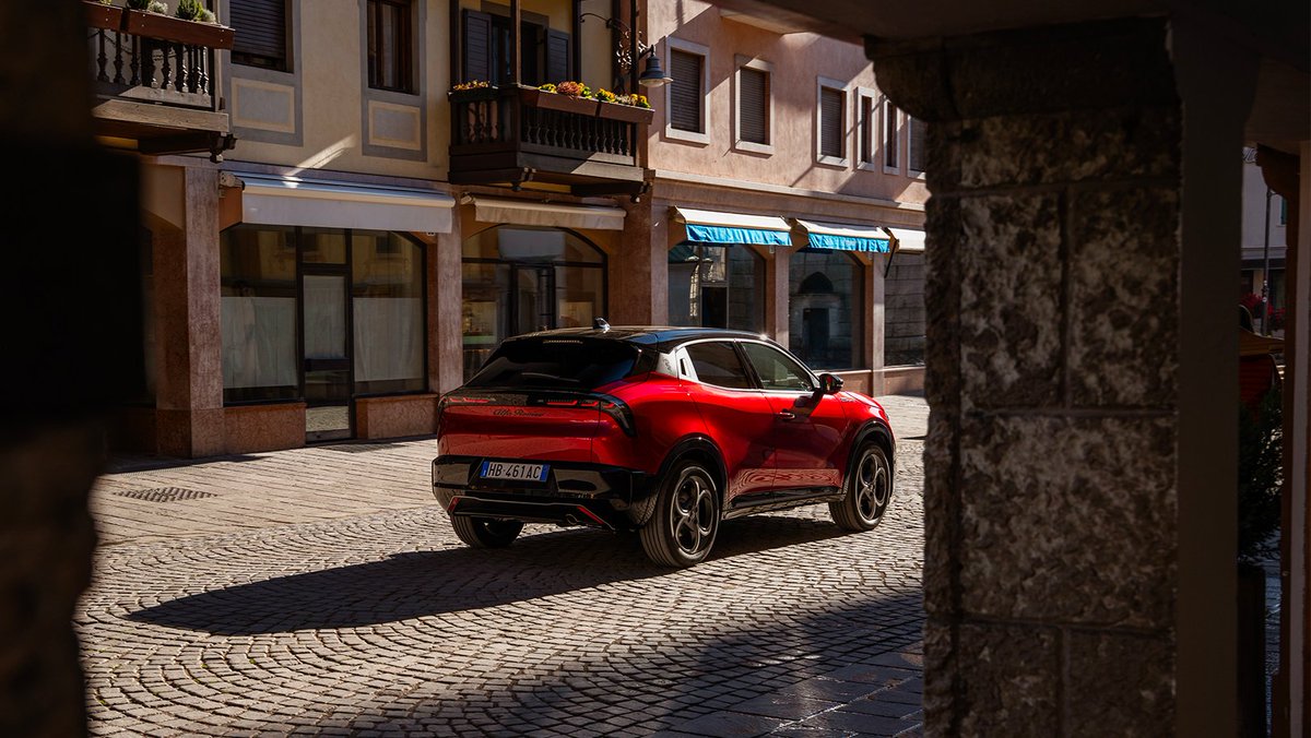 alfa_romeo's tweet photo. Sporty soul and effortless style. Every road feels just right on board the Alfa Romeo Junior Sport Speciale.

#AlfaRomeo #AlfaRomeoJunior https://t.co/xVT5HYnpY4