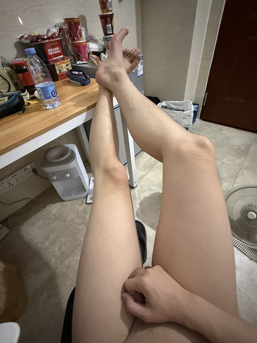 Kkkkluas's tweet photo. 感觉腿变长了🫨 https://t.co/2mGNwkZxwQ