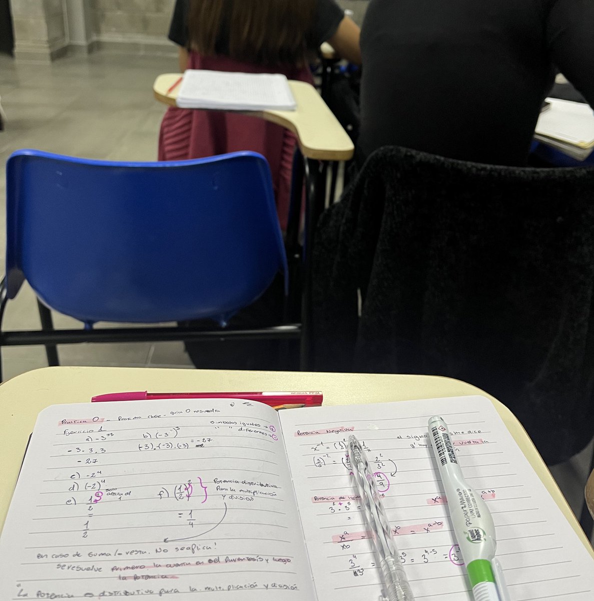cassstudylog's tweet photo. ˋ°•*⁀➷ studylog  0604 ! 

lo subo hoy pq ayer quede matadisima, empecé finalmente las clases presenciales y no puedo creer lo mucho q me acuerdo de matemática siendo q no veo nada hace 5 años, estudie un poco de biología a la noche y terminó el día https://t.co/Wt92D0o0HG
