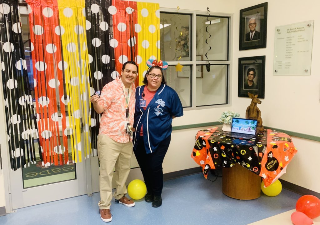 MrsFloyd0419's tweet photo. We’re celebrating the WEEK OF THE YOUNG CHILD @KinkeadeECS #DisneyTheme #LiloandStitchDay #OhanaMeansFamily #WeLovePreK 🌴🏖️☀️ 📚 🌴🏖️☀️ 📚 🌴🏖️☀️ 📚 https://t.co/k28sJJyXPK