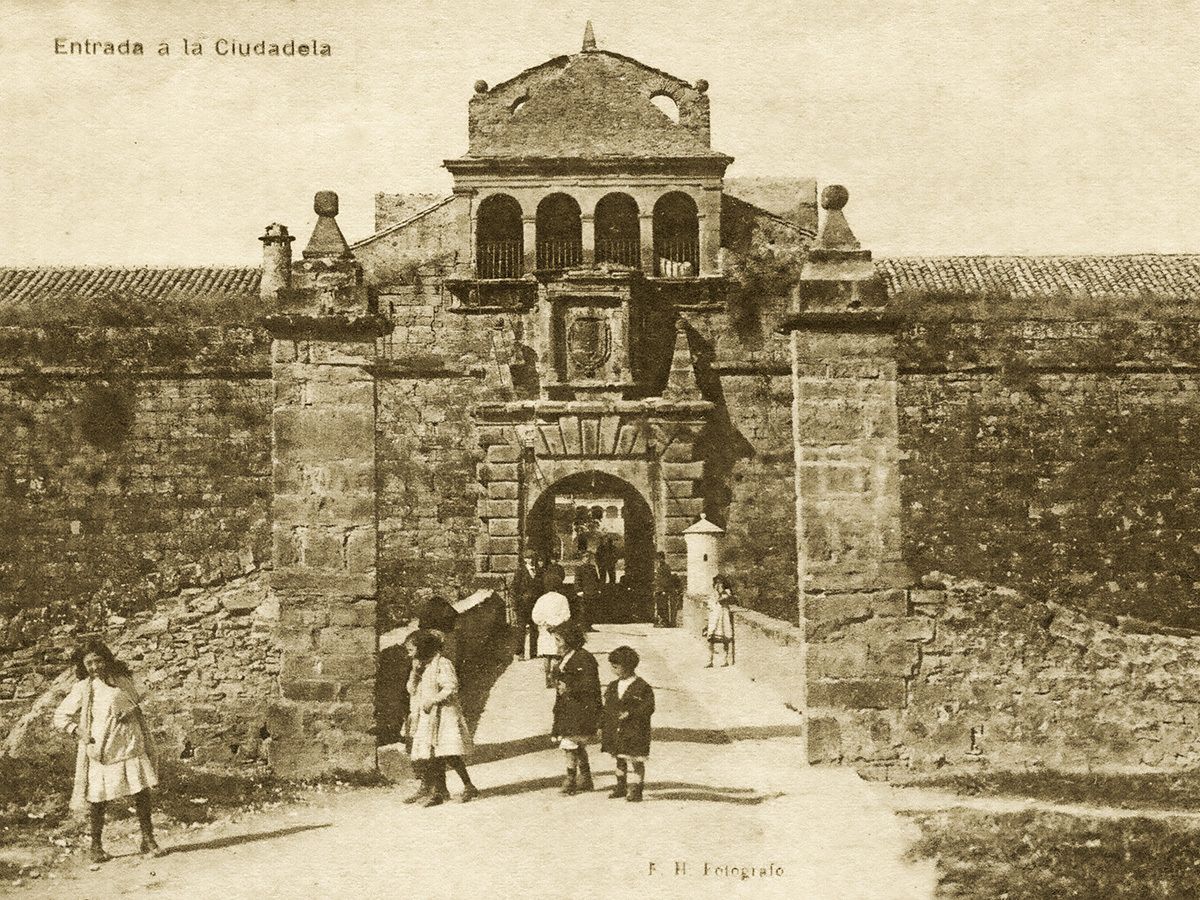 Ciudadela de Jaca tweet media