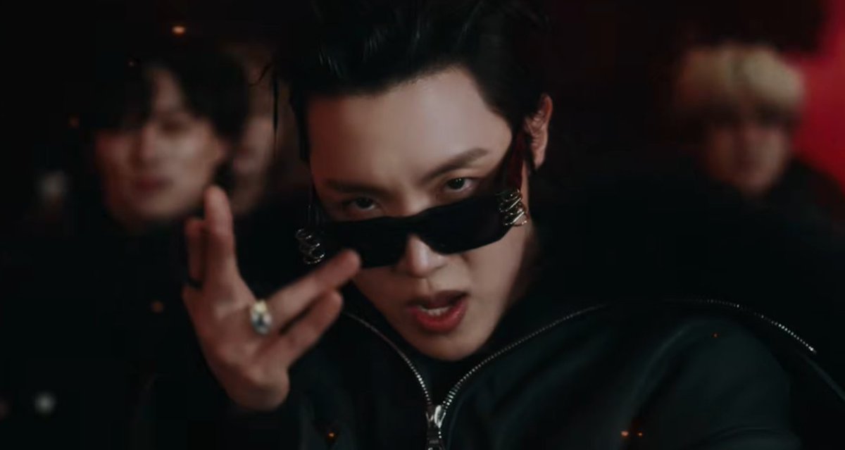 About Music tweet media