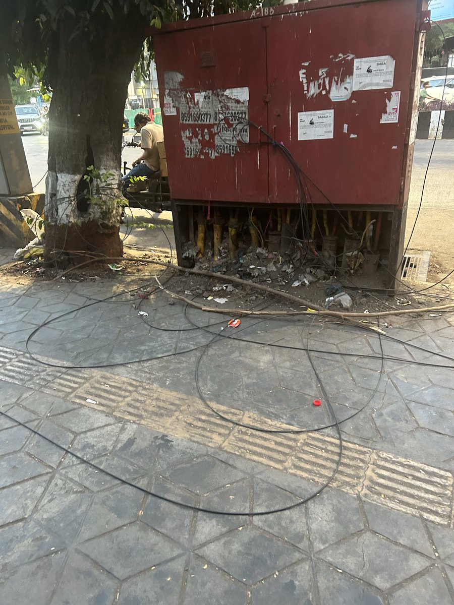 twittingrom's tweet photo. @myBESTElectric wires on the road outside Sethna Agiary Tardeo @mybmcWardD https://t.co/l8LSA46Of2